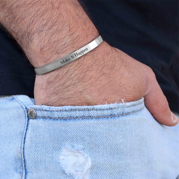 צמיד קשיח עם חריטה