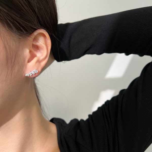 עגיל כסף משובץ צמוד